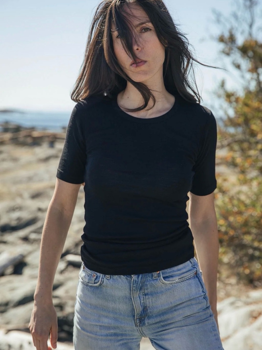 Simply Merino Fitted T-Shirt in Black merino wool